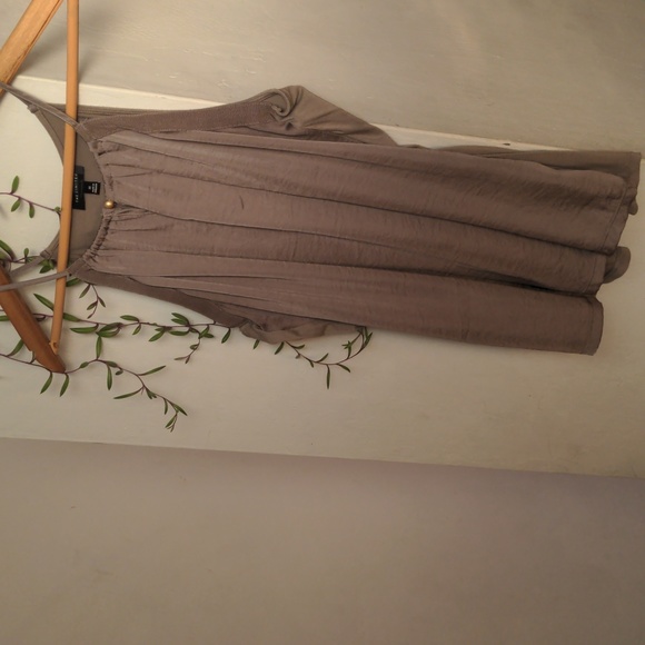 2 Summer Tops - Picture 5 of 9